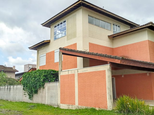 Casa 4 quartos e 4 banheiros, à venda, no bairro Maitinga em Bertioga