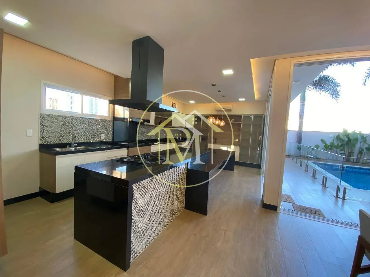 Casa, 4 quartos, 326 m² - Foto 1