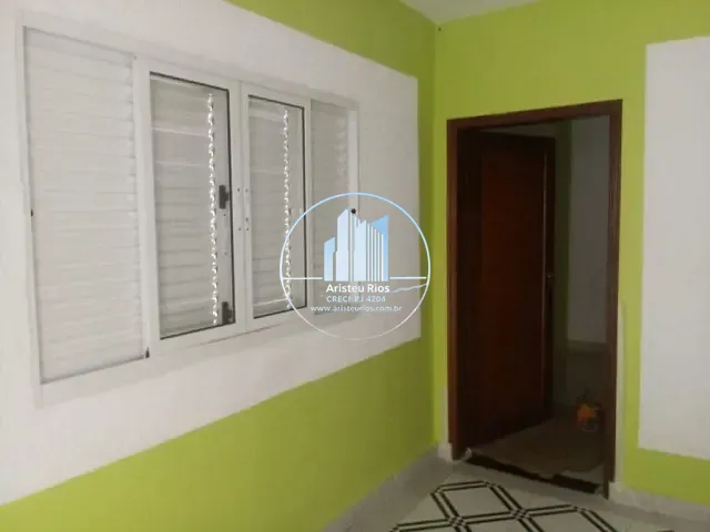 Casa com 250m² 4 quartos e 2 banheiros, à venda, no bairro Jardim Mariosa em Pouso Alegre