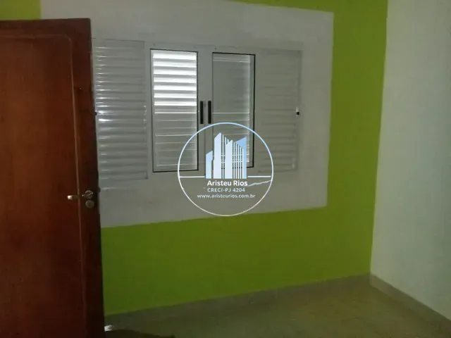 Casa com 250m² 4 quartos e 2 banheiros, à venda, no bairro Jardim Mariosa em Pouso Alegre