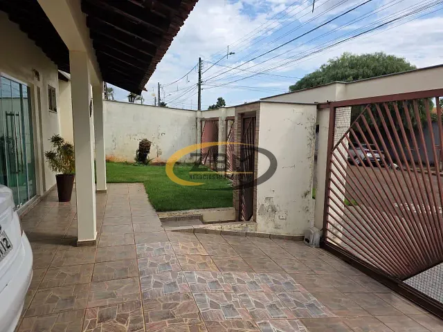 Casa com 378m² 3 quartos e 3 banheiros, à venda, no bairro Aeroporto em Londrina