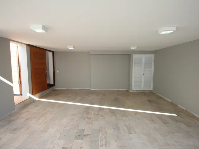 Casa com 300m² 3 quartos e 4 banheiros, para alugar, no bairro Centro em São João da Boa Vista