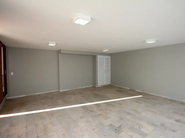 Casa com 300m² 3 quartos e 4 banheiros, para alugar, no bairro Centro em São João da Boa Vista