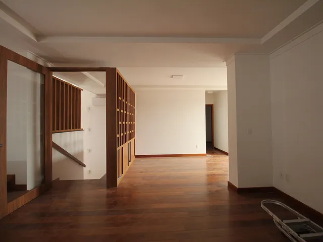 Casa com 300m² 3 quartos e 4 banheiros, para alugar, no bairro Centro em São João da Boa Vista