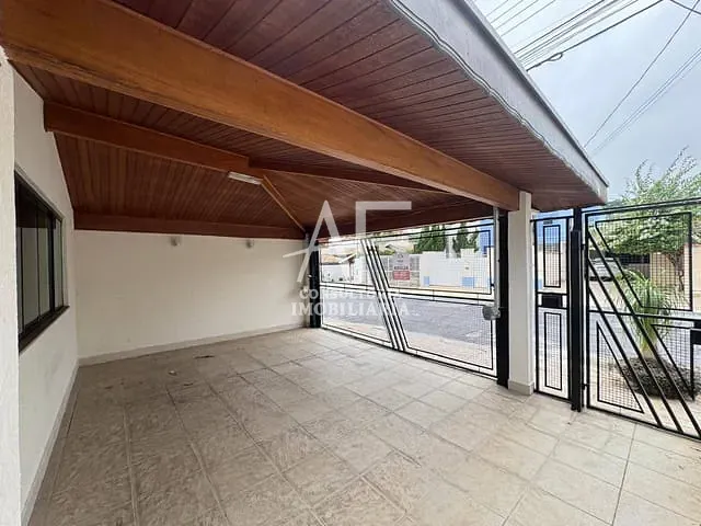 Casa com 250m² 3 quartos e 3 banheiros, à venda ou para alugar, no bairro Parque Esperança em Taubaté