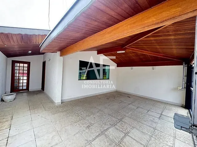 Casa com 250m² 3 quartos e 3 banheiros, à venda ou para alugar, no bairro Parque Esperança em Taubaté