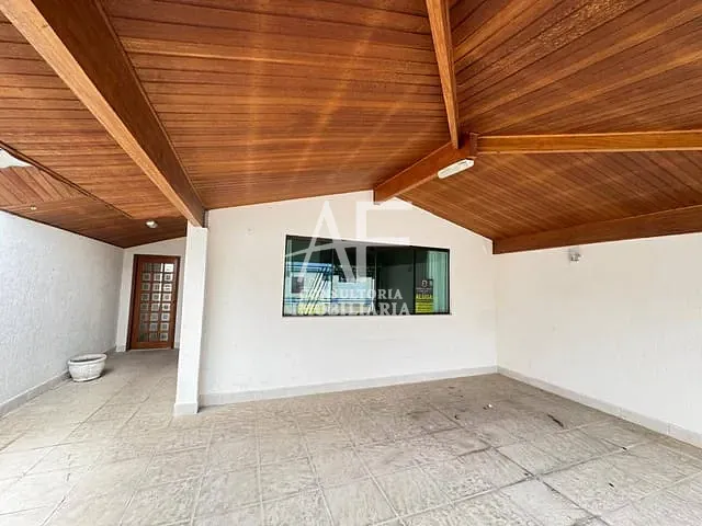 Casa com 250m² 3 quartos e 3 banheiros, à venda ou para alugar, no bairro Parque Esperança em Taubaté