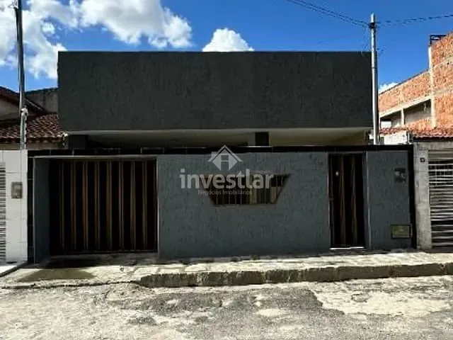 Casa com 176m² 3 quartos e 1 banheiro, à venda, no bairro Cruzeiro em Campina Grande
