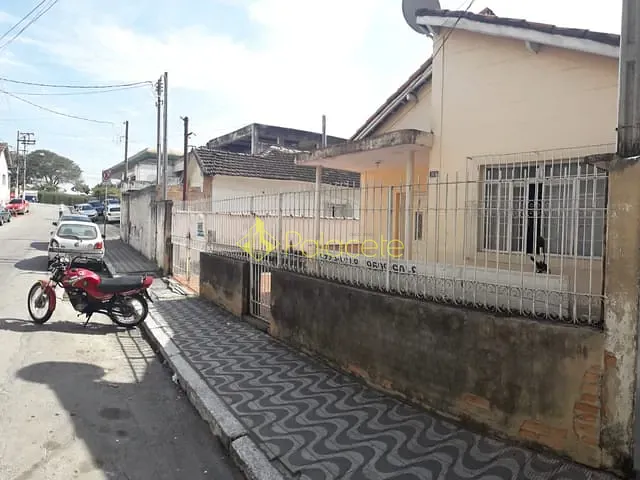 Casa com 290m² 3 quartos e 1 banheiro, à venda, no bairro Santa Rita em Aparecida