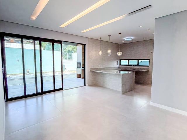 Casa com 400m² 3 quartos e 3 banheiros, à venda, no bairro Alphaville em Rio das Ostras