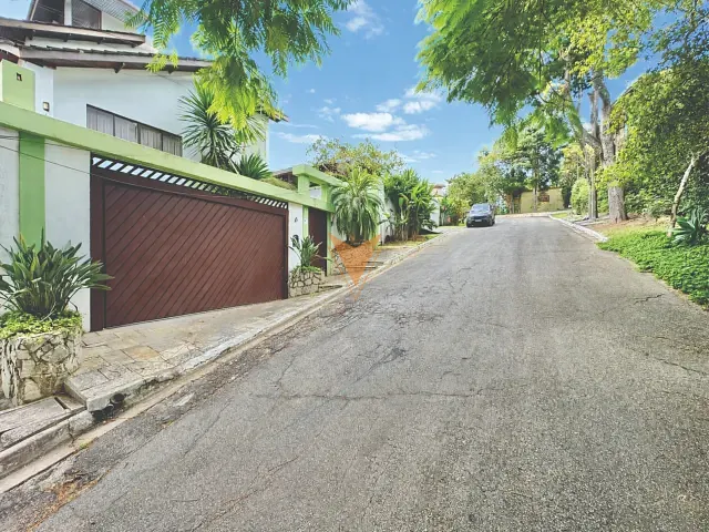 Casa com 374m² 4 quartos e 6 banheiros, à venda, no bairro San Diego Park em Cotia