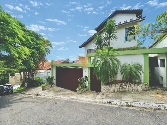 Casa com 374m² 4 quartos e 6 banheiros, à venda, no bairro San Diego Park em Cotia