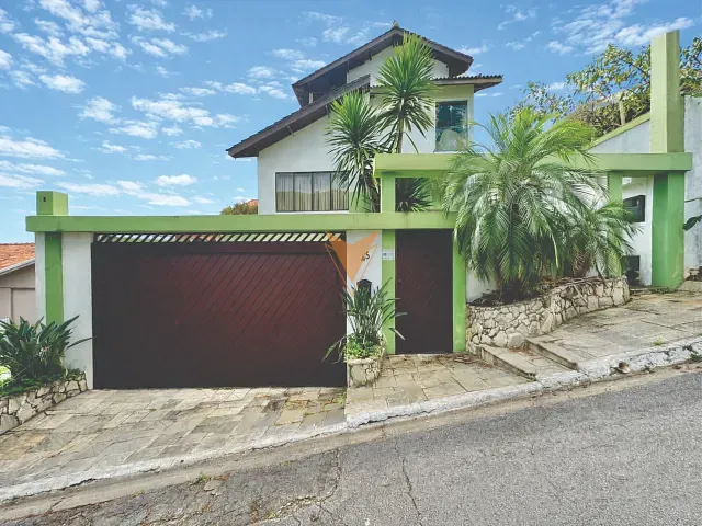 Casa com 374m² 4 quartos e 6 banheiros, à venda, no bairro San Diego Park em Cotia