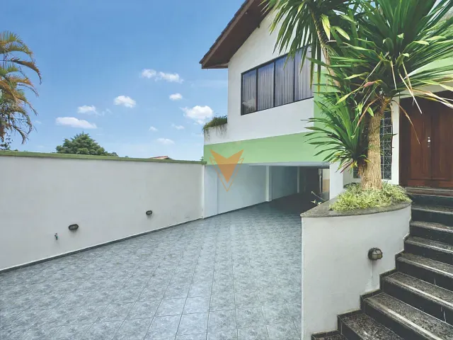Casa com 374m² 4 quartos e 6 banheiros, à venda, no bairro San Diego Park em Cotia