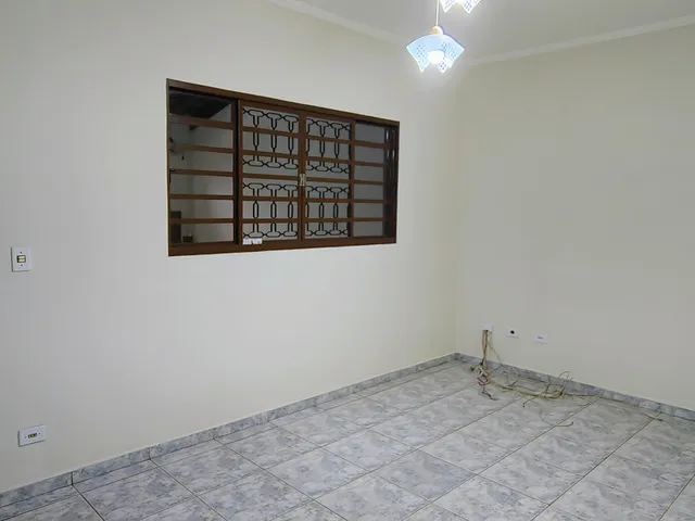 Casa com 125m² 2 quartos e 1 banheiro, à venda ou para alugar, no bairro Jardim Recanto dos Pássaros em São João da Boa Vista