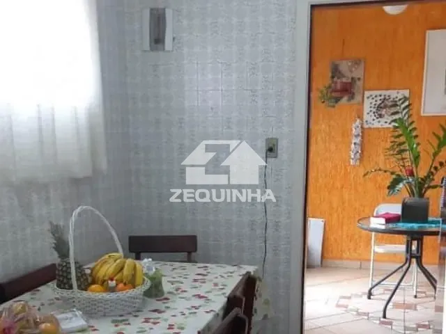 Casa com 288m² 4 quartos e 3 banheiros, à venda, no bairro Jardim das Flores em Osasco