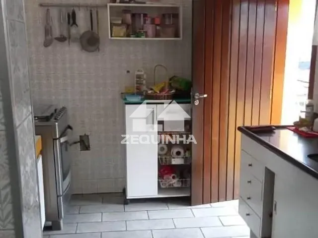 Casa com 288m² 4 quartos e 3 banheiros, à venda, no bairro Jardim das Flores em Osasco
