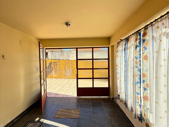 Casa com 220m² 4 quartos e 3 banheiros, à venda, no bairro Nova Rússia em Ponta Grossa