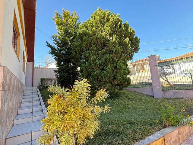 Casa com 220m² 4 quartos e 3 banheiros, à venda, no bairro Nova Rússia em Ponta Grossa