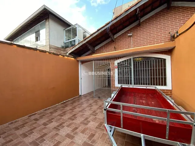 Casa 2 quartos e 2 banheiros, à venda, no bairro Tupi em Praia Grande
