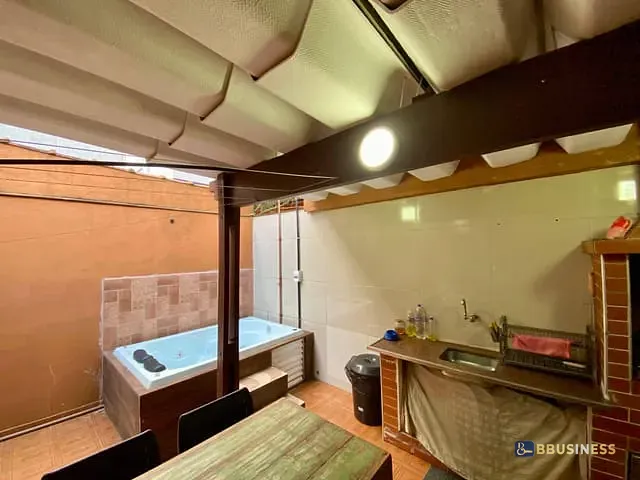 Casa 2 quartos e 2 banheiros, à venda, no bairro Ocian em Praia Grande