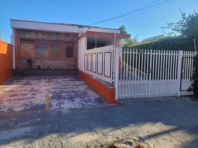 Casa com 300m², à venda ou para alugar, no bairro Centro em Pindamonhangaba