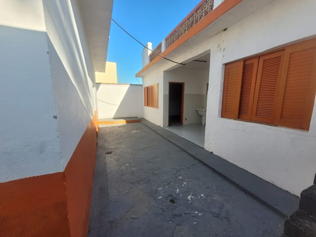 Casa com 300m², à venda ou para alugar, no bairro Centro em Pindamonhangaba