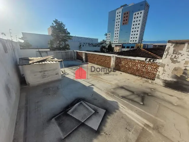 Casa com 300m², à venda ou para alugar, no bairro Centro em Pindamonhangaba
