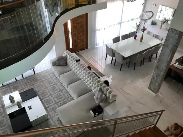 Casa com 500m² 4 quartos e 1 banheiro, à venda, no bairro Vila Assis Brasil em Mauá