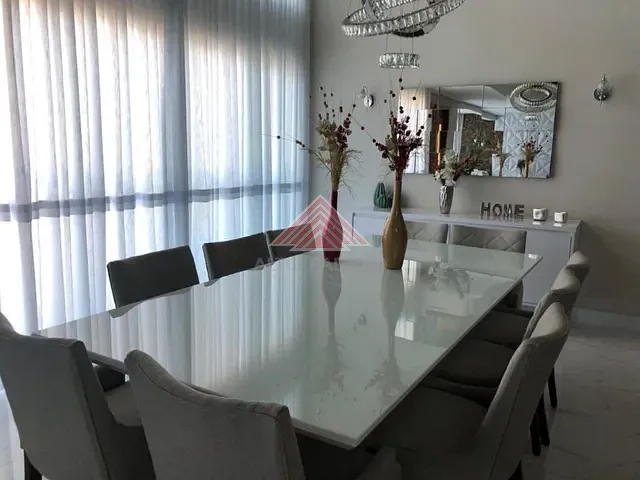 Casa com 500m² 4 quartos e 1 banheiro, à venda, no bairro Vila Assis Brasil em Mauá
