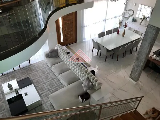 Casa com 500m² 4 quartos e 1 banheiro, à venda, no bairro Vila Assis Brasil em Mauá