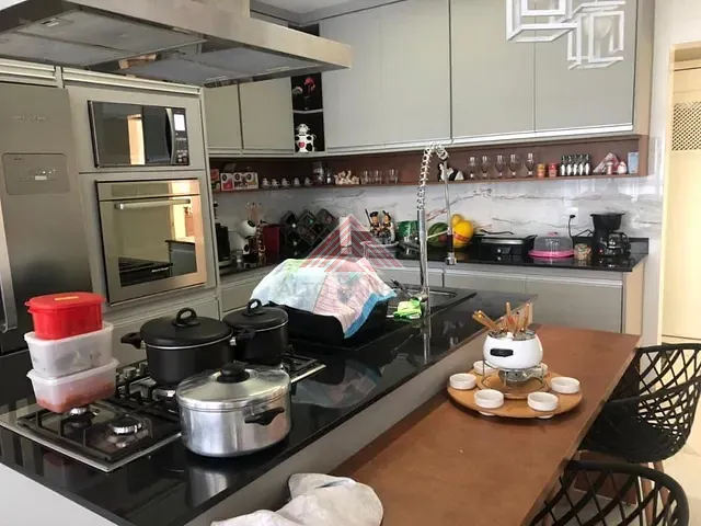 Casa com 500m² 4 quartos e 1 banheiro, à venda, no bairro Vila Assis Brasil em Mauá