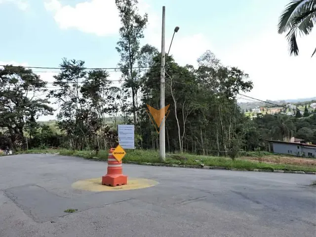 Casa com 1020m² 3 quartos e 4 banheiros, à venda ou para alugar, no bairro Chácara dos Lagos em Carapicuíba