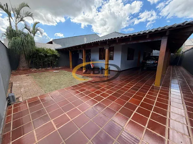 Casa com 360m² 3 quartos e 3 banheiros, à venda, no bairro Coliseu em Londrina