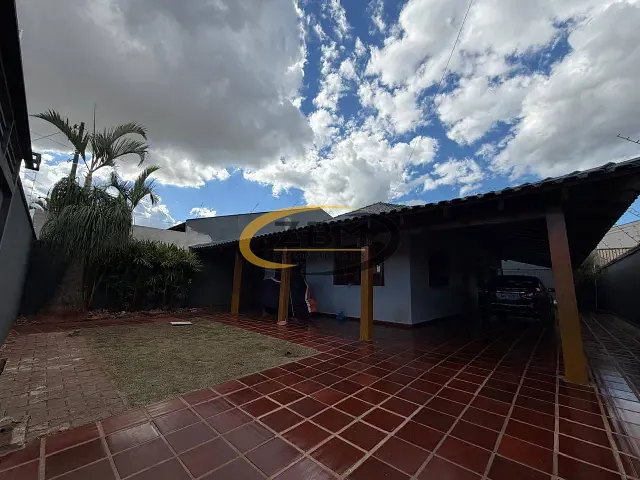 Casa com 360m² 3 quartos e 3 banheiros, à venda, no bairro Coliseu em Londrina