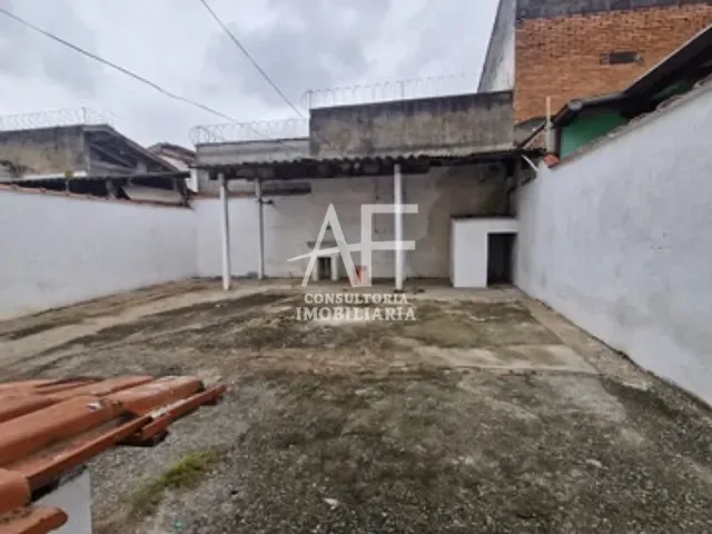 Casa com 200m² 3 quartos e 1 banheiro, para alugar, no bairro Jardim Califórnia em Taubaté