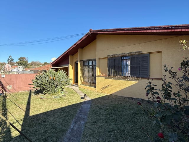 Casa com 168m² 3 quartos e 3 banheiros, à venda, no bairro Orfãs em Ponta Grossa