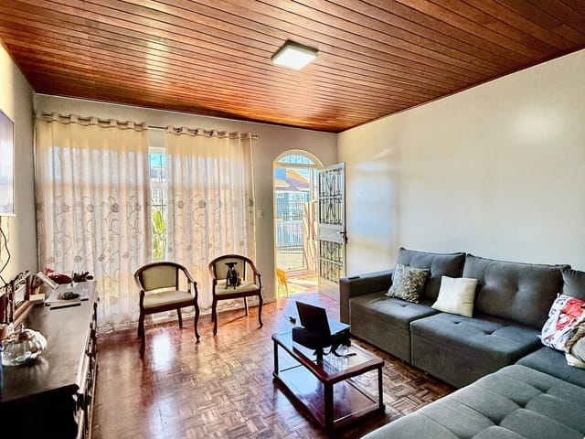 Casa com 168m² 3 quartos e 3 banheiros, à venda, no bairro Orfãs em Ponta Grossa