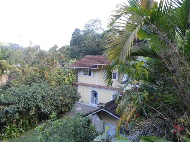 Casa com 1600m², à venda, no bairro Valparaíso em Petrópolis