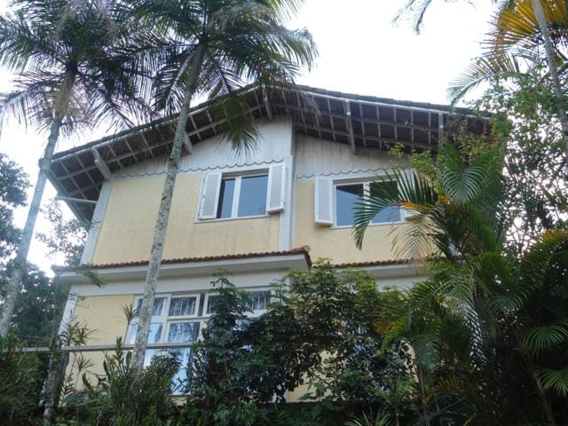 Casa com 1600m², à venda, no bairro Valparaíso em Petrópolis