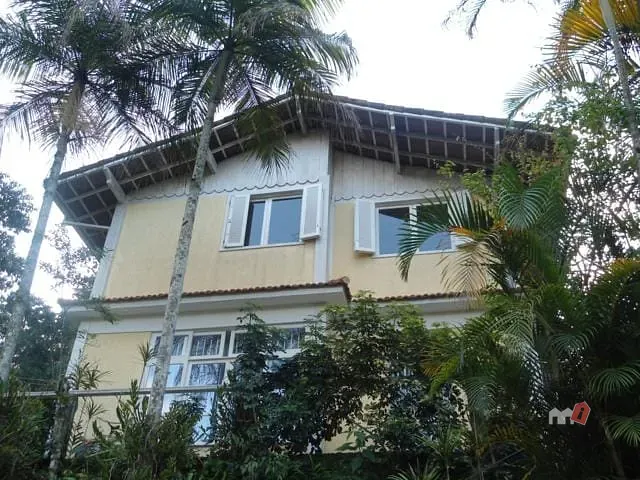 Casa com 1600m², à venda, no bairro Valparaíso em Petrópolis