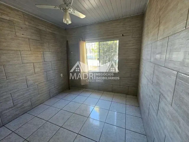 Casa 3 quartos e 2 banheiros, para alugar, no bairro Barra do Aririú em Palhoça