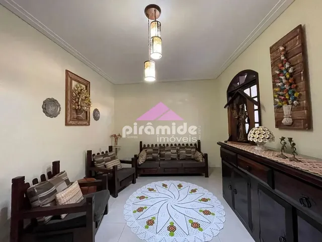 Casa com 250m² 3 quartos e 2 banheiros, à venda, no bairro Jardim Portugal em São José Dos Campos