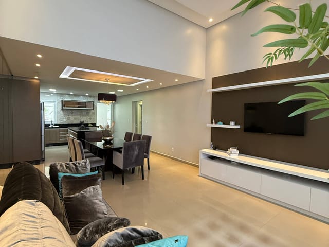 Casa com 158m² 3 quartos e 3 banheiros, à venda, no bairro Neves em Ponta Grossa
