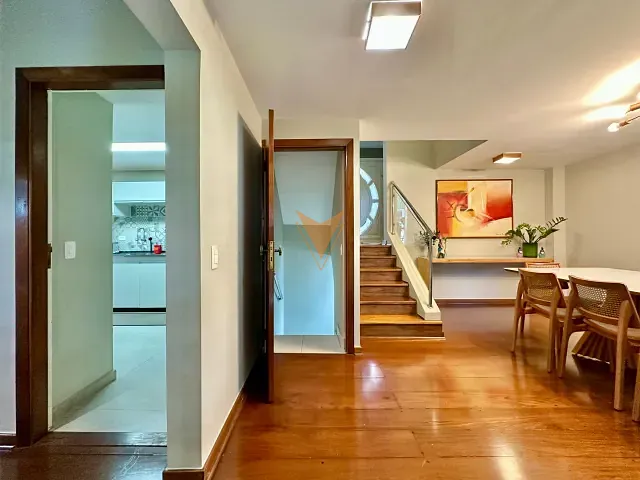 Casa 4 quartos e 6 banheiros, à venda, no bairro São Paulo II em Cotia