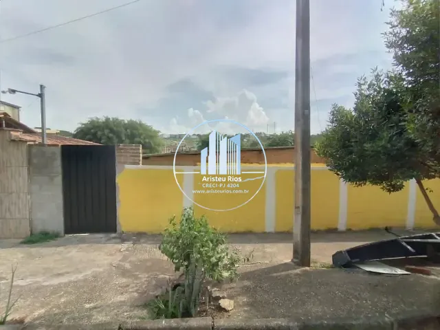 Casa com 308m² 3 quartos e 2 banheiros, à venda, no bairro Vila Nossa Senhora Aparecida em Pouso Alegre
