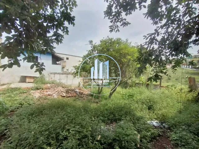 Casa com 308m² 3 quartos e 2 banheiros, à venda, no bairro Vila Nossa Senhora Aparecida em Pouso Alegre