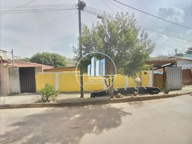 Casa com 308m² 3 quartos e 2 banheiros, à venda, no bairro Vila Nossa Senhora Aparecida em Pouso Alegre