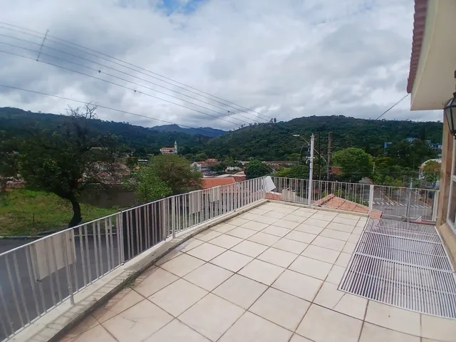 Casa com 254m² 3 quartos e 3 banheiros, à venda ou para alugar, no bairro Jardim Mantiqueira em Águas da Prata