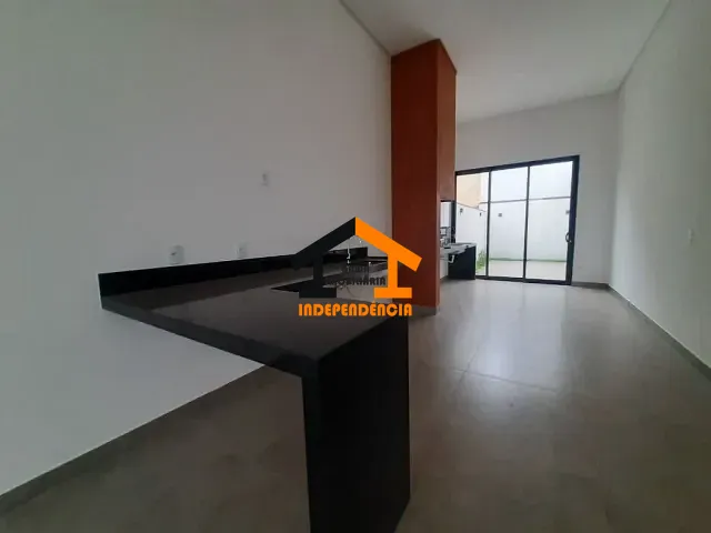 Casa com 200m² 3 quartos e 4 banheiros, à venda, no bairro Parque do Varvito em Itu